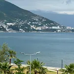 Andi Seaview Апартаменты *