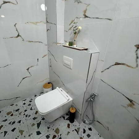 Andi Seaview Apartament *