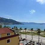 Andi Seaview