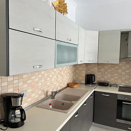 Andi Seaview * Vlorë